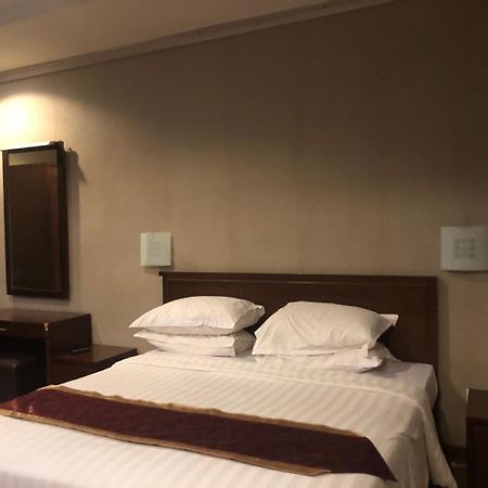 Enhaii Hotel Бандунг Екстериор снимка