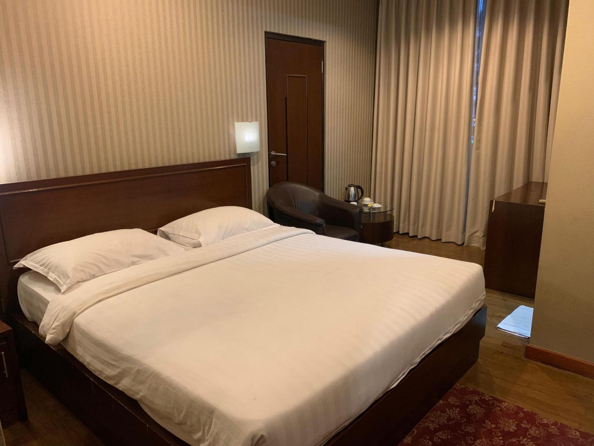 Enhaii Hotel Бандунг Екстериор снимка