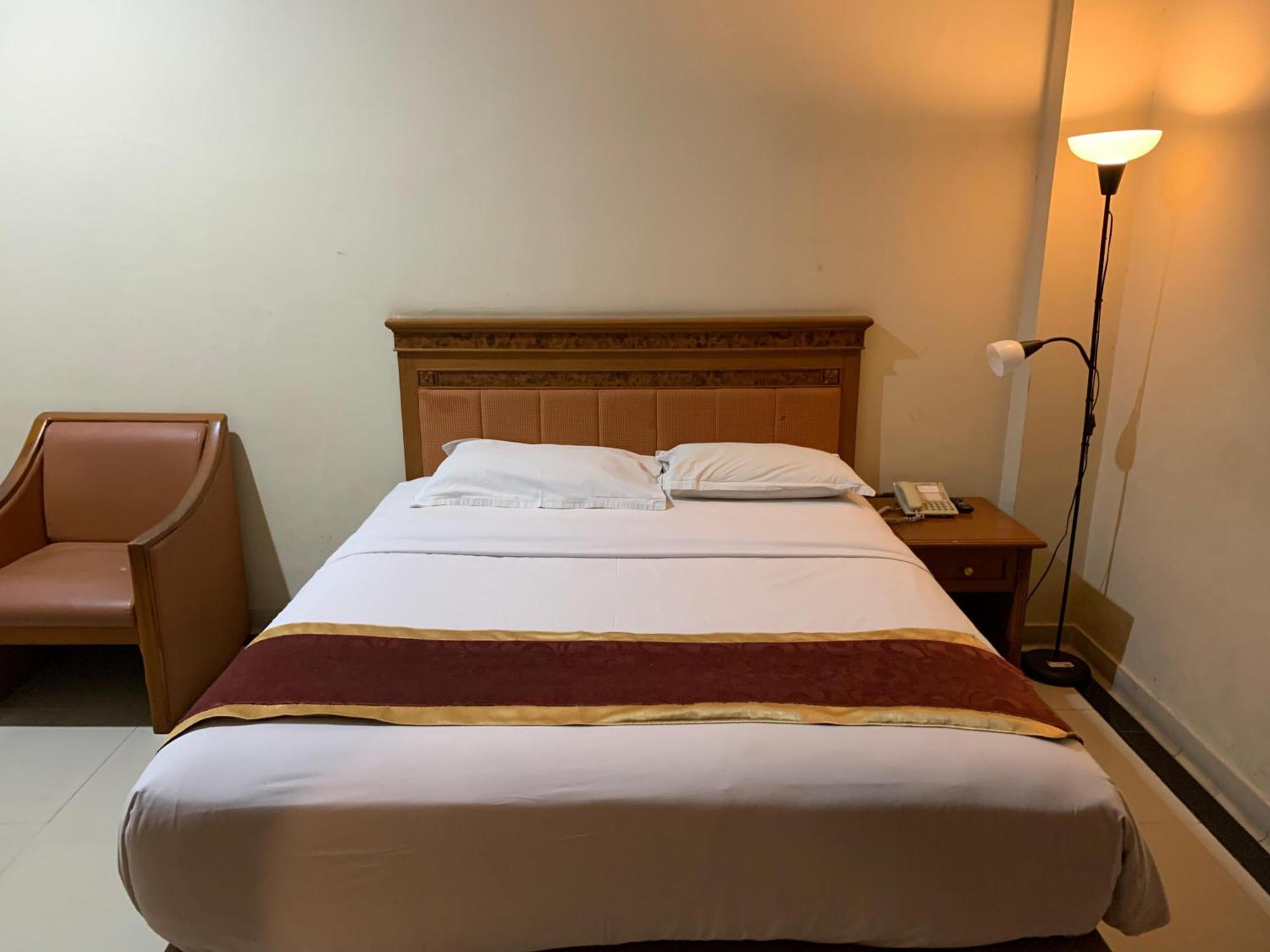 Enhaii Hotel Бандунг Екстериор снимка