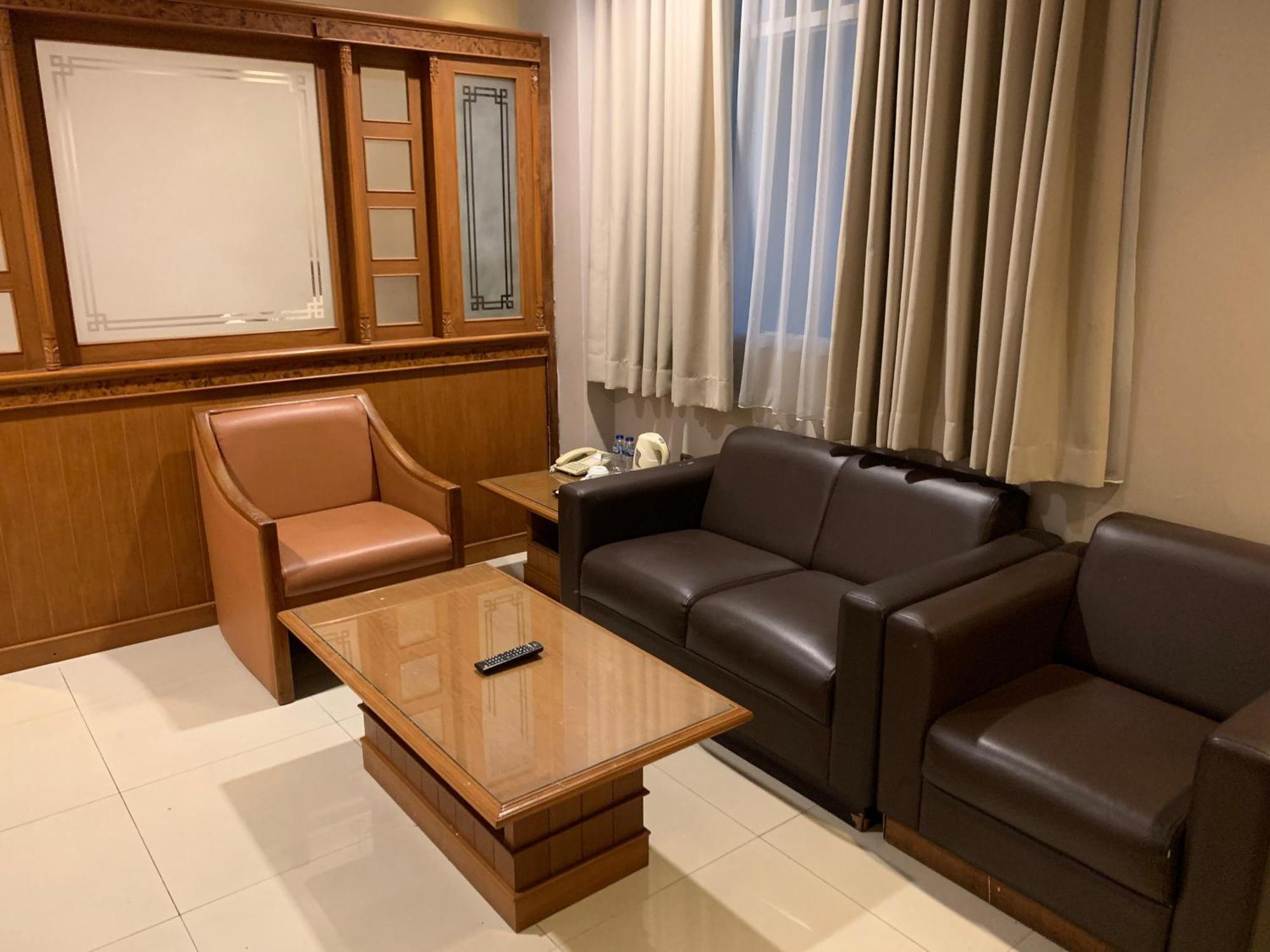 Enhaii Hotel Бандунг Екстериор снимка