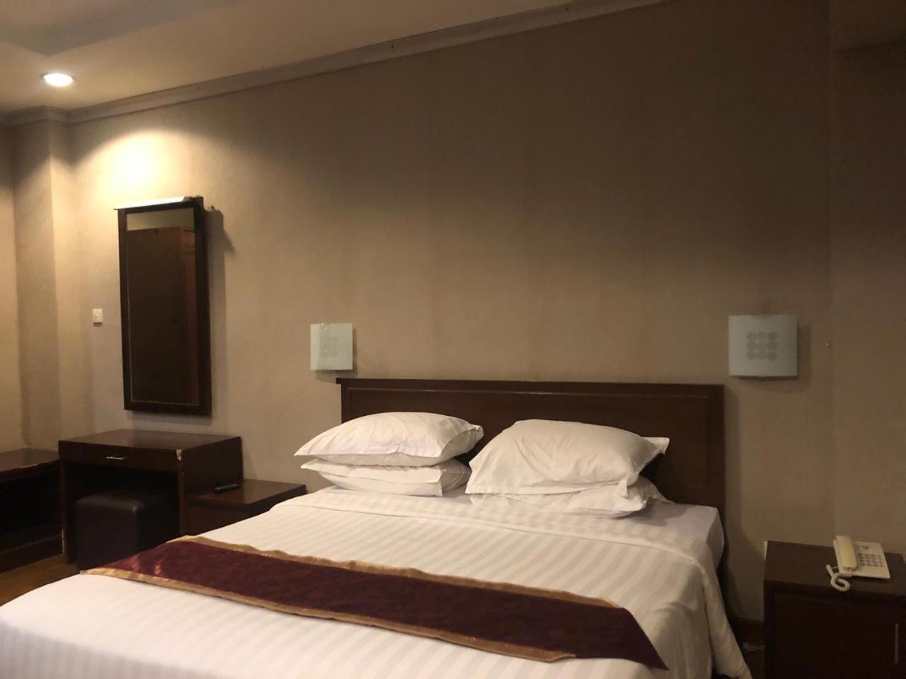Enhaii Hotel Бандунг Екстериор снимка