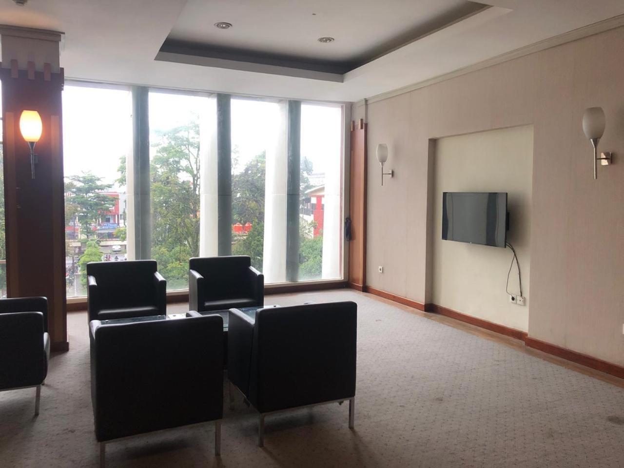Enhaii Hotel Бандунг Екстериор снимка