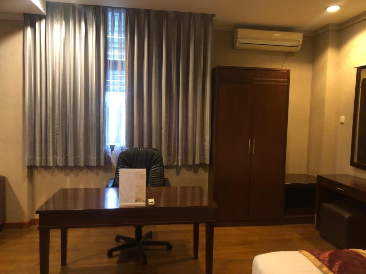 Enhaii Hotel Бандунг Екстериор снимка