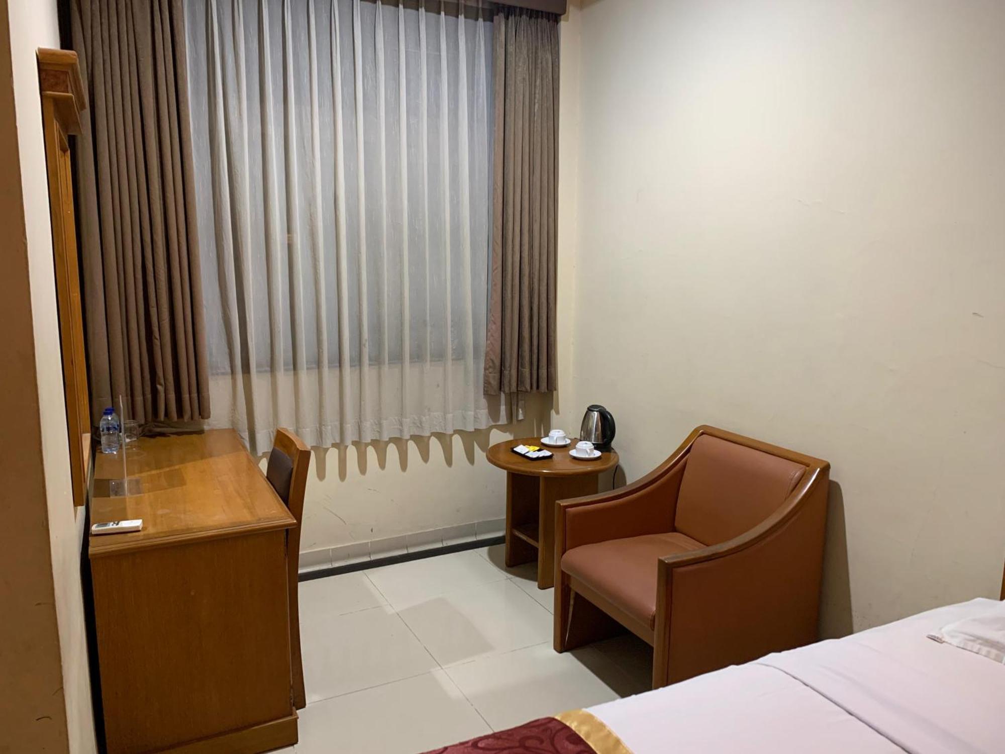 Enhaii Hotel Бандунг Екстериор снимка