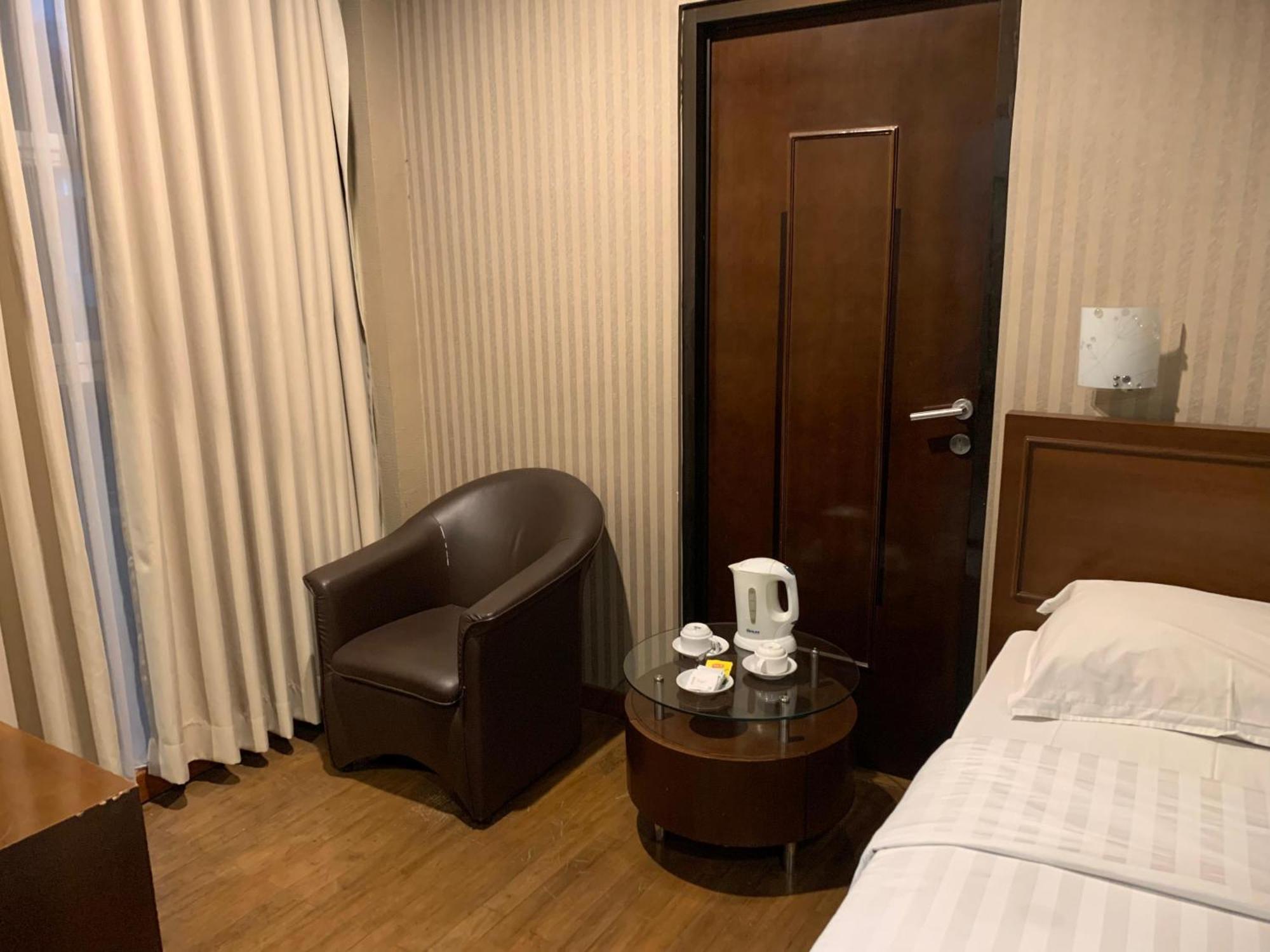 Enhaii Hotel Бандунг Екстериор снимка