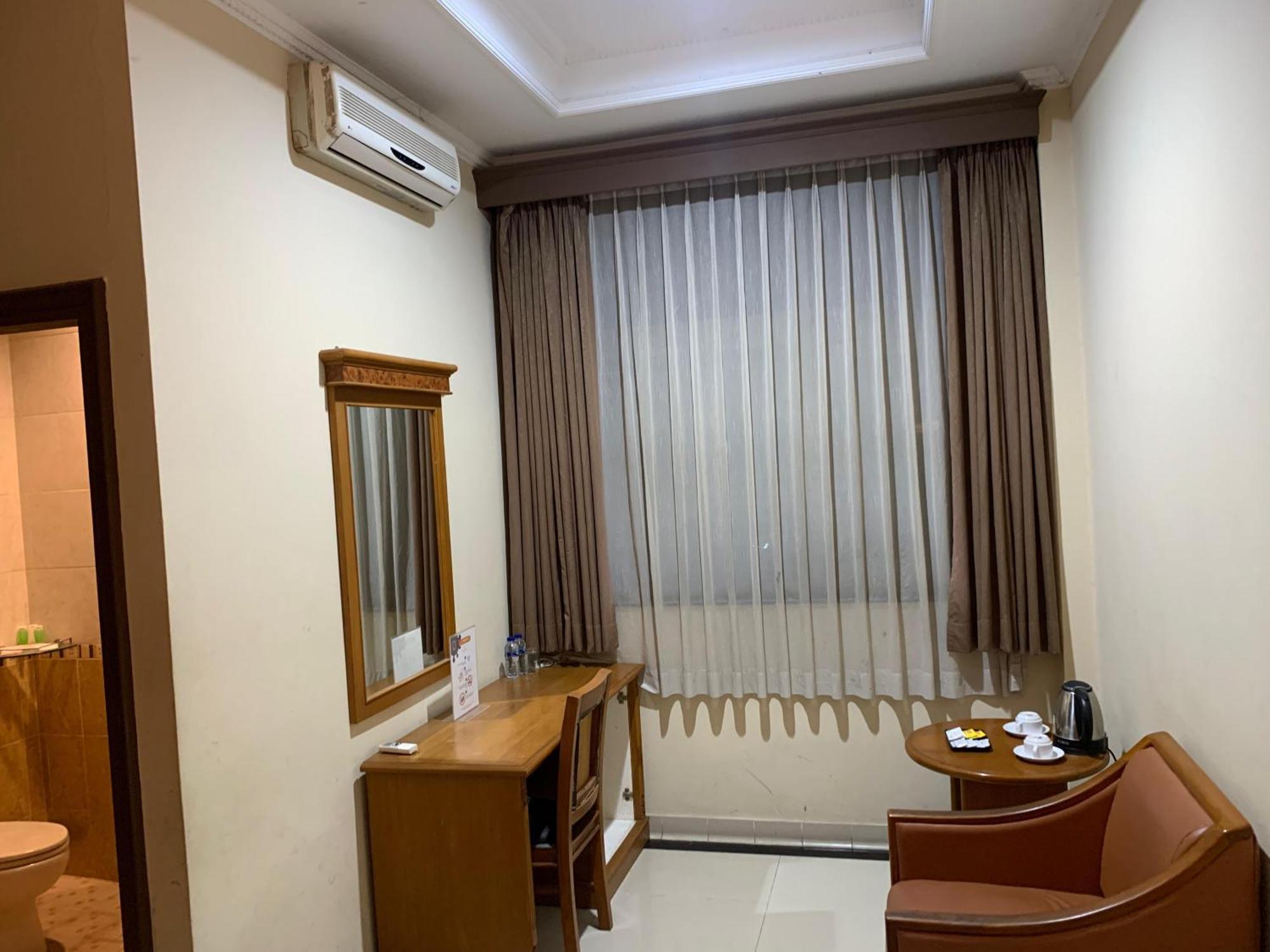 Enhaii Hotel Бандунг Екстериор снимка