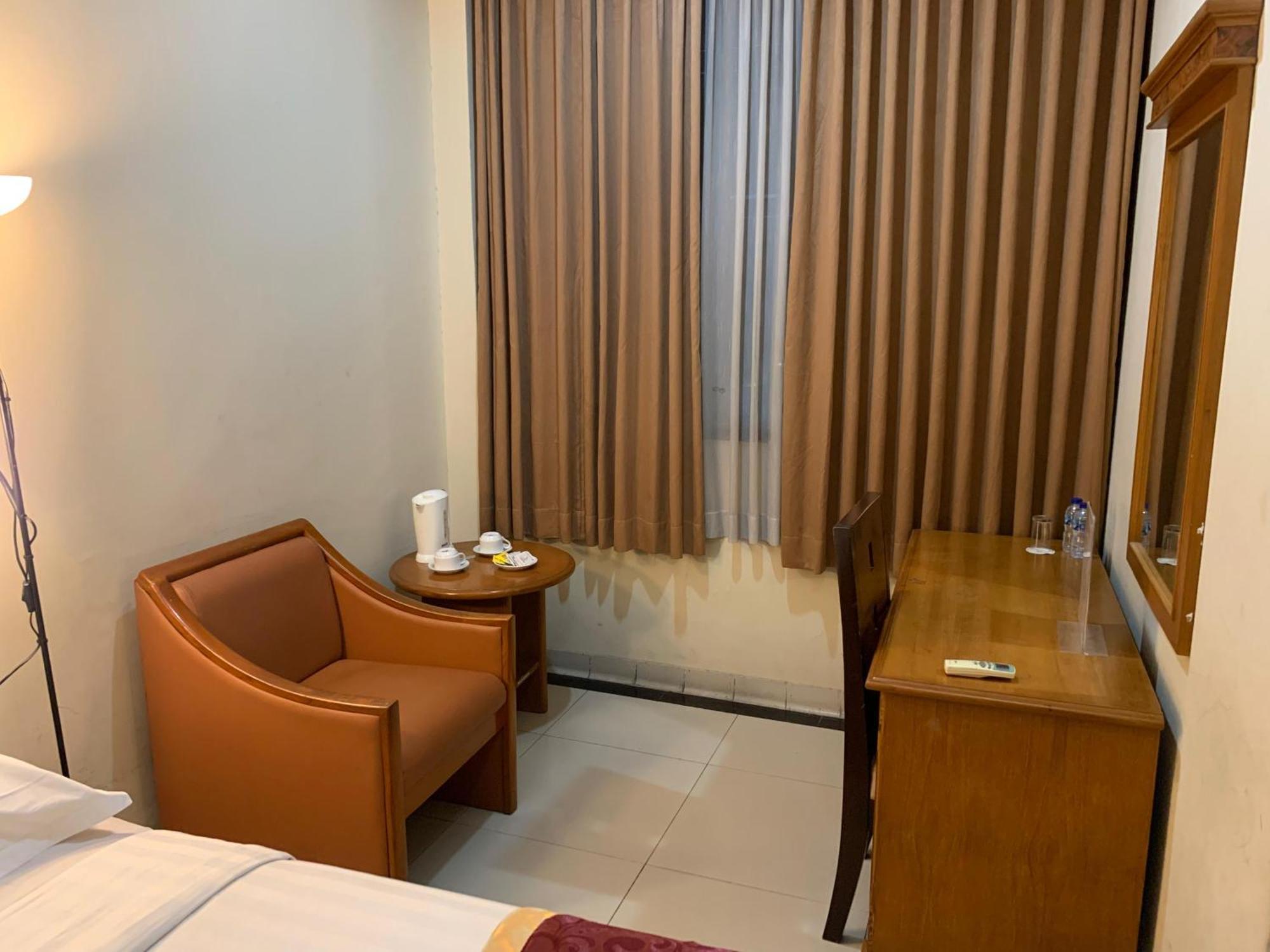 Enhaii Hotel Бандунг Екстериор снимка