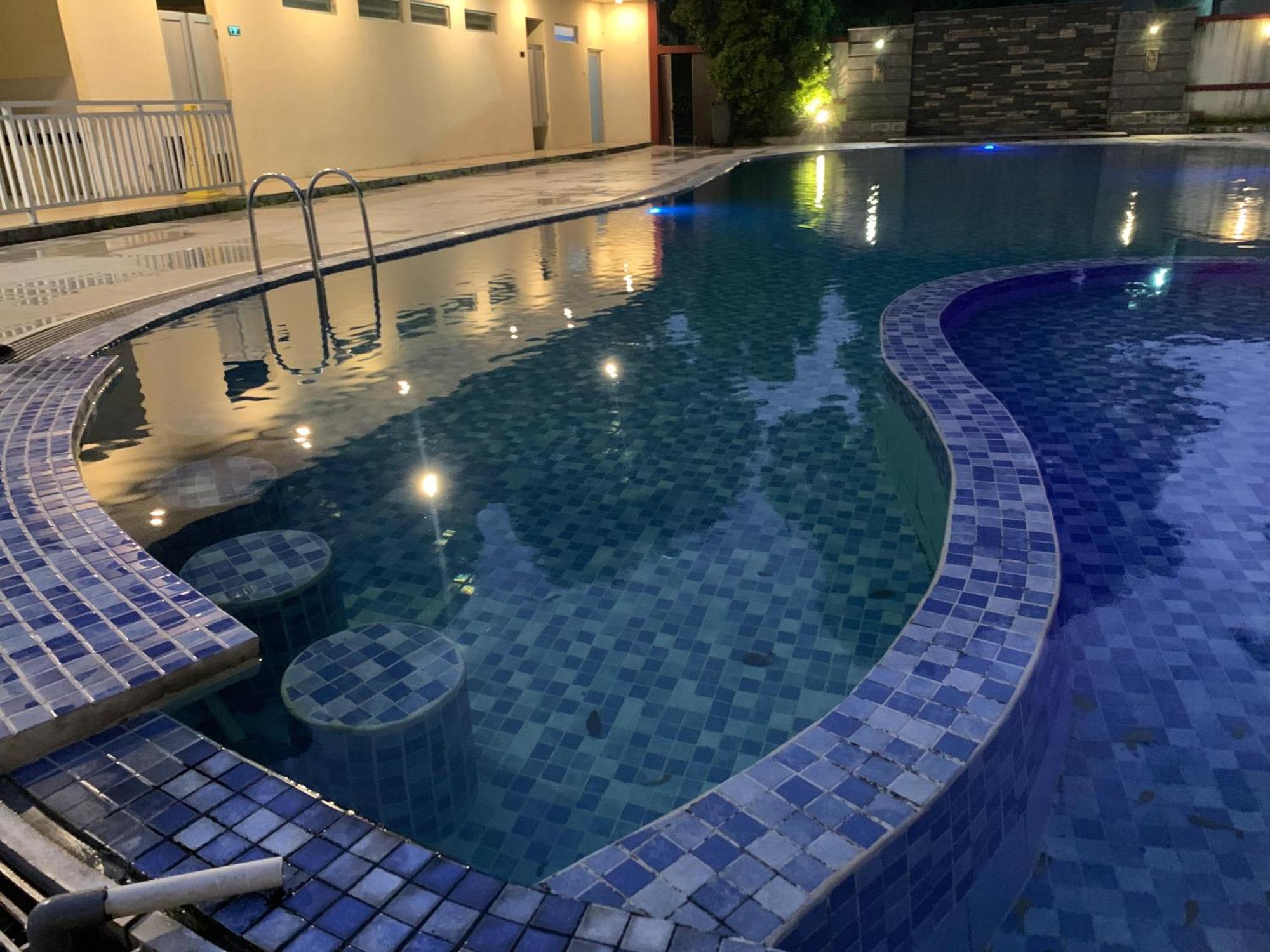 Enhaii Hotel Бандунг Екстериор снимка