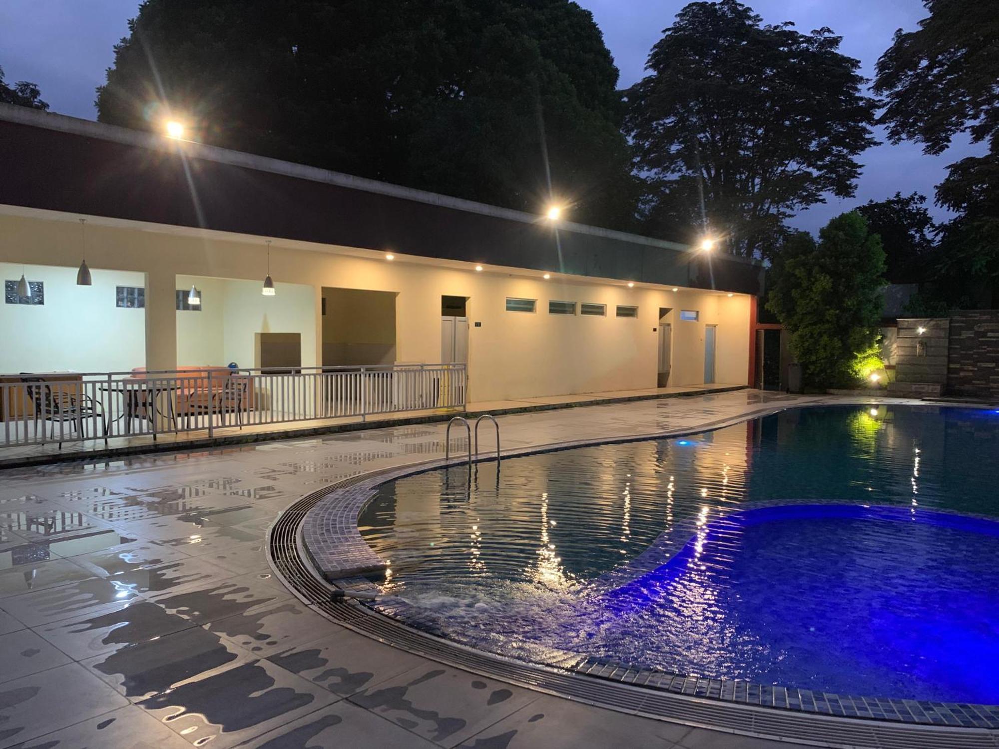 Enhaii Hotel Бандунг Екстериор снимка